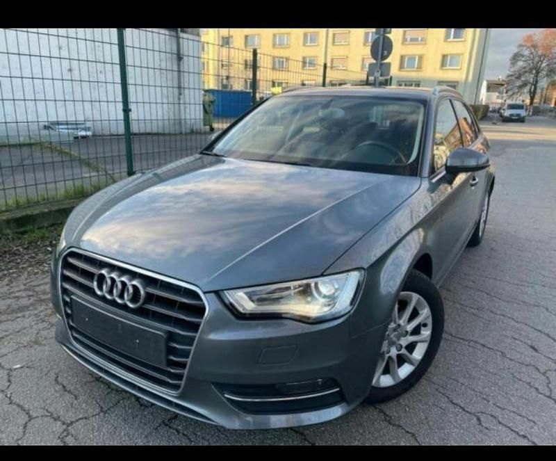 Grau Gebraucht 2013 Audi A3 Sportback Kleinwagen | 9.900 € - Bild 1/2
