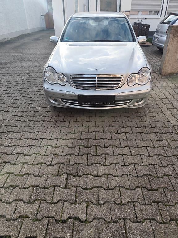 Silber Gebraucht 2006 Mercedes C220 Classic Limousine | 3.500 € (Fairer Preis) - Bild 1/4