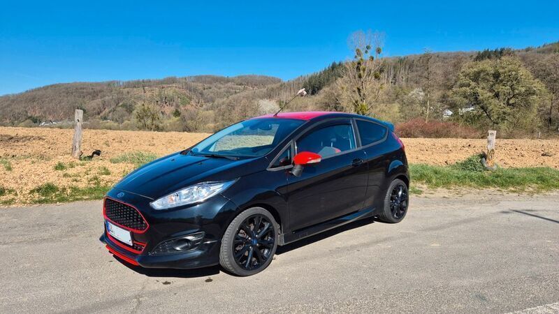 Schwarz Gebraucht 2015 Ford Fiesta ST-Line Kleinwagen | 9.500 € (Etwas zu teuer) - Bild 1/4