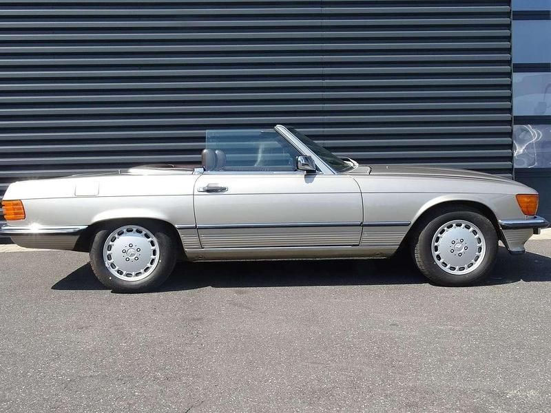 Silber Gebraucht 1986 Mercedes SL300 Cabrio | 43.900 € - Bild 1/3