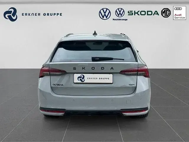 Neu Skoda Octavia SportLine 204 PS (150 kW) 2025 Steelgrau Kombi
