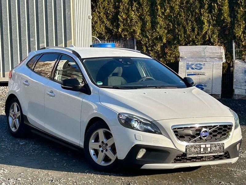 Gebraucht Volvo V40 CC 114 PS (83 kW) 2015 Weiß Kombi