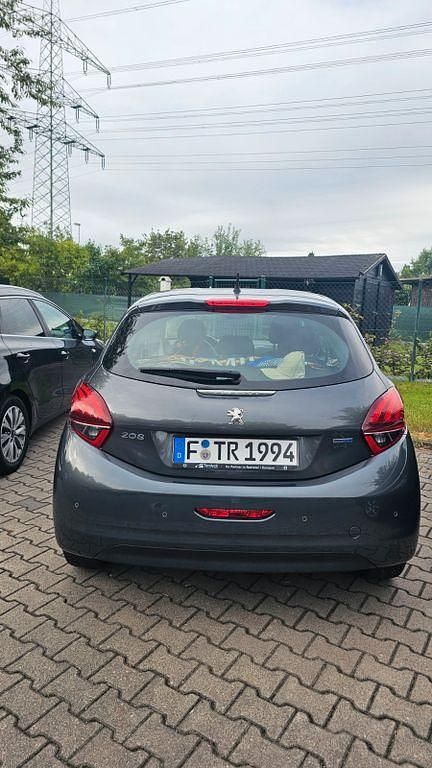 Grau Gebraucht 2015 Peugeot 208 Allure Kleinwagen | 6.400 € (Etwas zu teuer) - Bild 1/4
