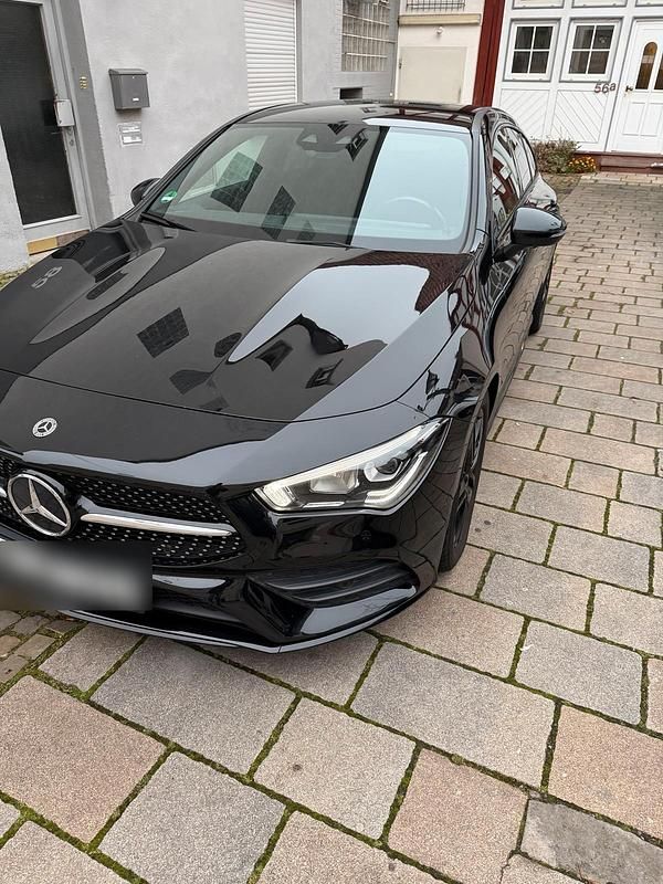 Schwarz Gebraucht 2020 Mercedes CLA220 Shooting Brake Kombi | 25.000 € (Fairer Preis) - Bild 1/4