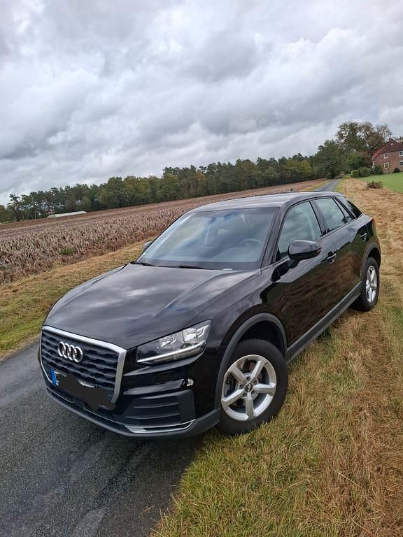 Schwarz Gebraucht 2018 Audi Q2 SUV | 16.200 € (Guter Preis) - Bild 1/4