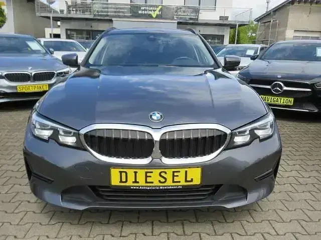 Gebraucht BMW 320 Sport Line 190 PS (139 kW) 2020 Grau Kombi