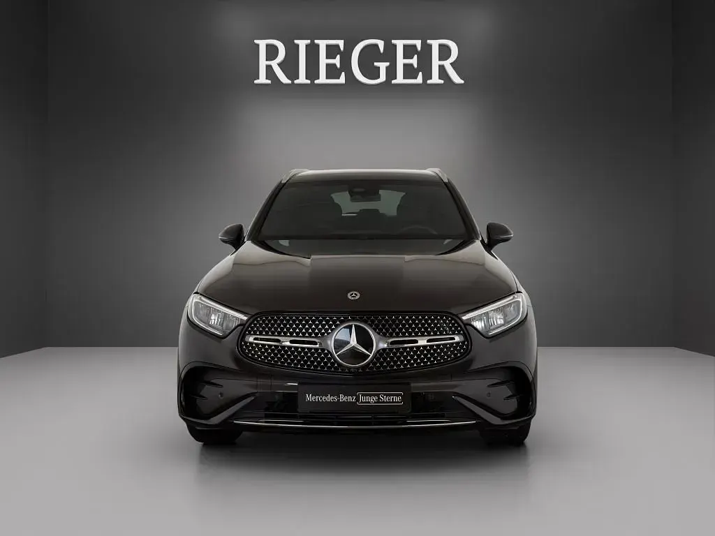 Gebraucht Mercedes GLC300 AMG line 269 PS (197 kW) 2025 Grau SUV