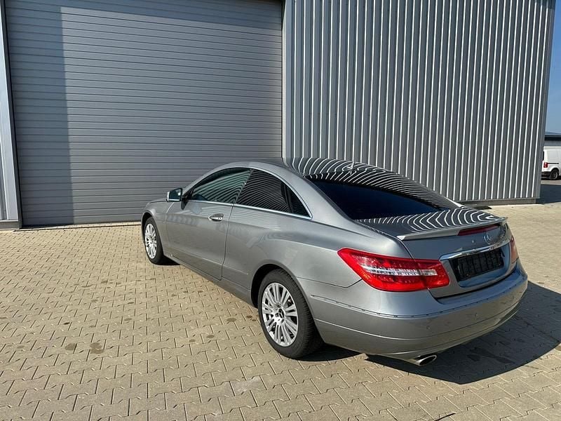 Gebraucht Mercedes E250 204 PS (150 kW) 2010 Silber Coupé