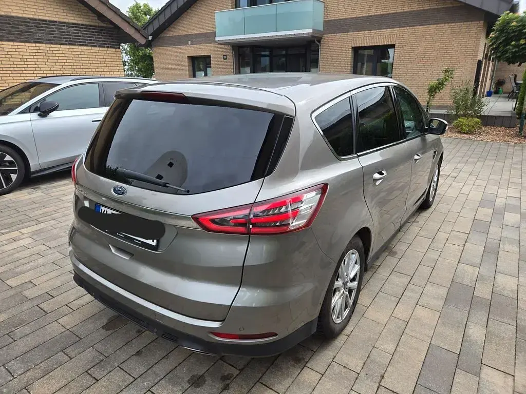 Gebraucht Ford S-MAX Titanium 179 PS (131 kW) 2016 Silber Van / Kleinbus