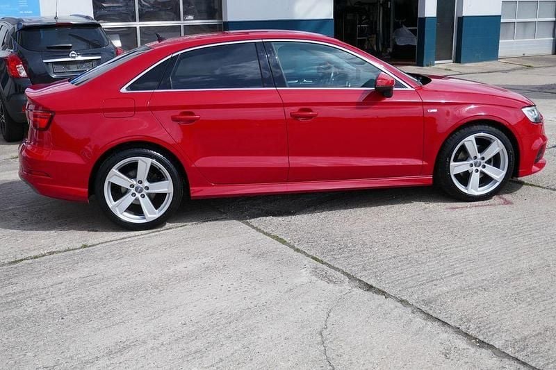 Gebraucht Audi A3 S-Line 116 PS (85 kW) 2019 Rot Limousine