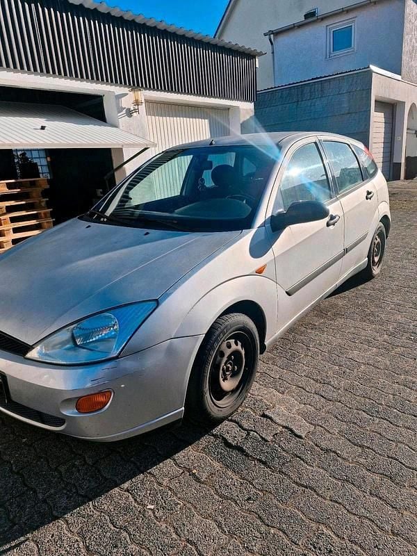 Gebraucht Ford Focus Trend 75 PS (55 kW) 1999 Silber Kleinwagen