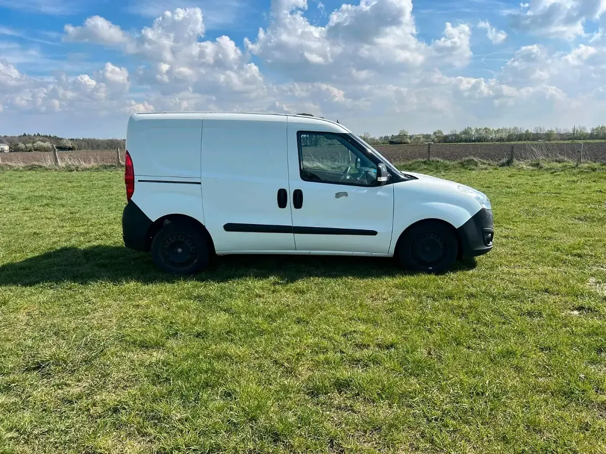 Gebraucht Opel Combo 95 PS (69 kW) 2014 Weiß Van / Kleinbus