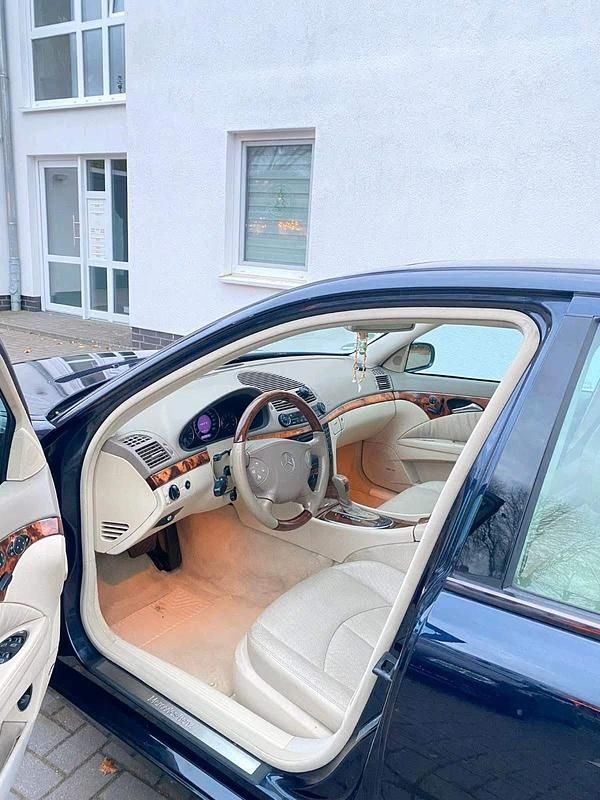 Gebraucht Mercedes E500 306 PS (225 kW) 2004 Blau Limousine