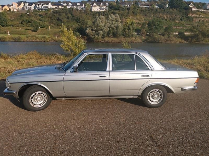 Brugt Mercedes E280 177 HK (130 kW) 1978 Sølv Sedan