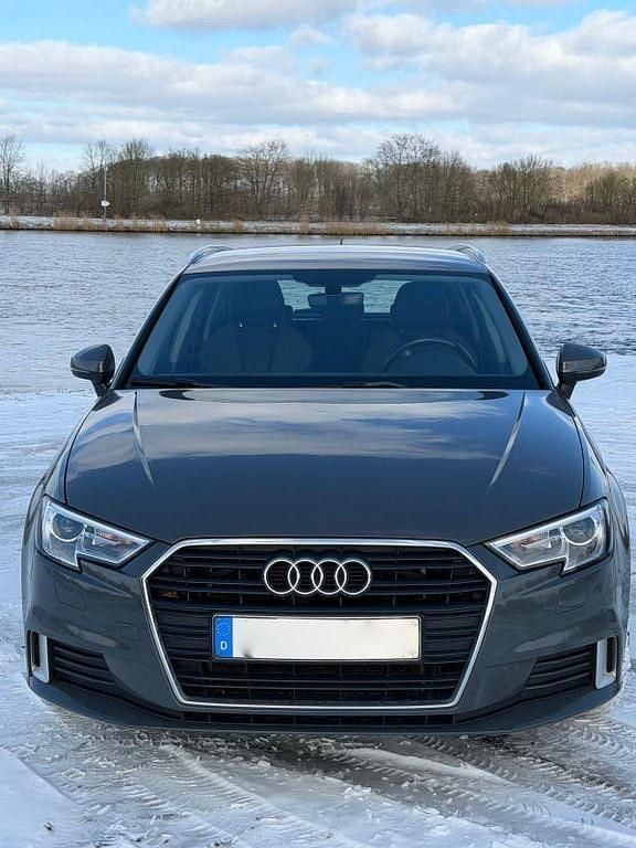 Gebraucht Audi A3 Sport 150 PS (110 kW) 2018 Grau Limousine