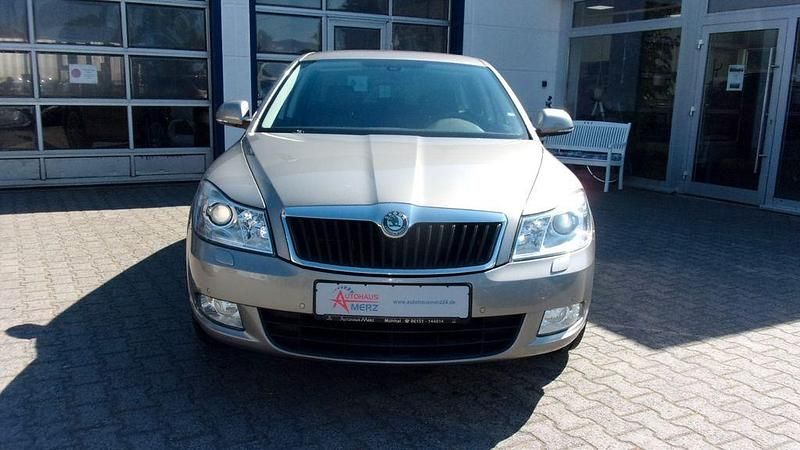 Beige Gebraucht 2009 Skoda Octavia LAURIN & KLEMENT Kombi | 9.450 € - Bild 1/4