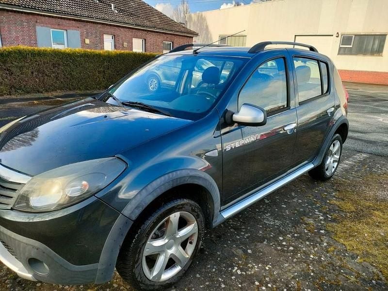 Gebraucht Dacia Sandero Stepway 84 PS (61 kW) 2012 Grau Limousine