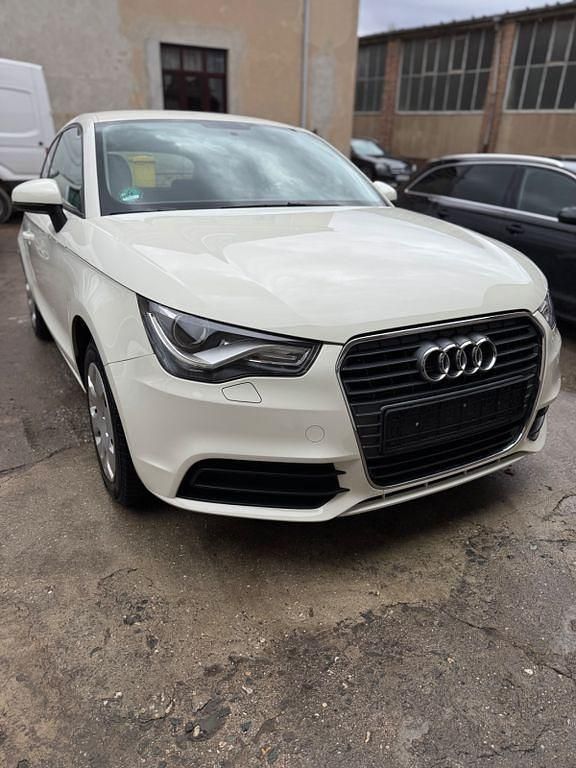 Gebraucht Audi A1 86 PS (63 kW) 2010 Weiß Kleinwagen