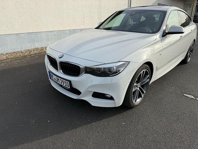 Gebraucht BMW 320 M Sport 190 PS (139 kW) 2017 Weiß Limousine