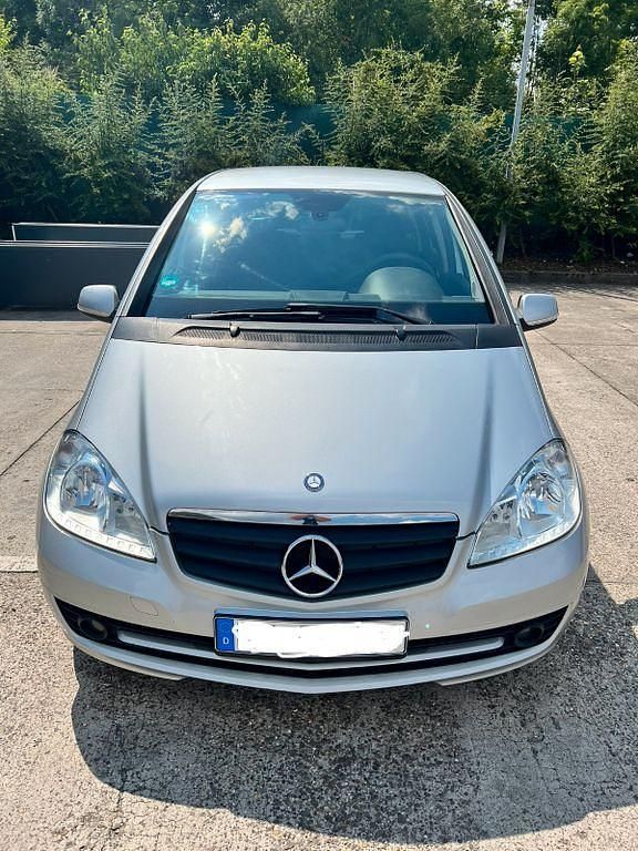 Schwarz Gebraucht 2011 Mercedes A160 Van / Kleinbus | 4.300 € (Fairer Preis) - Bild 1/4