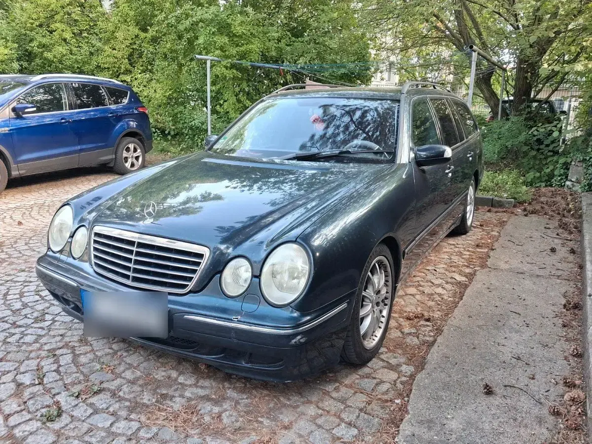 Gebraucht Mercedes E240 Avantgarde 170 PS (125 kW) 2002 Schwarz Kombi