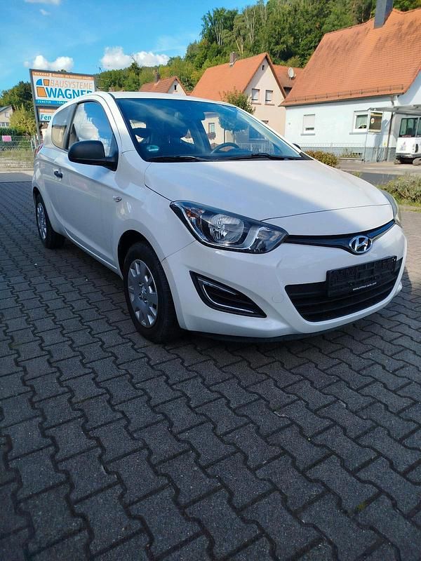 Weiß Gebraucht 2014 Hyundai i20 Kleinwagen | 5.900 € (Guter Preis) - Bild 1/4