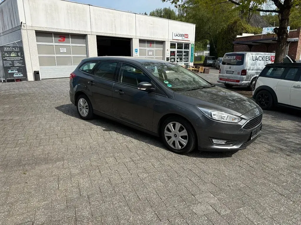 Usado Ford Focus Business Edition 95 CV (69 kW) 2016 Gris Berlina