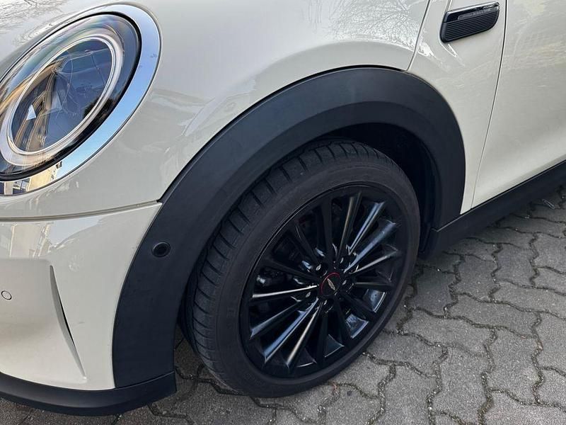Gebraucht Mini Cooper Classic 136 PS (100 kW) 2021 Weiß Kleinwagen