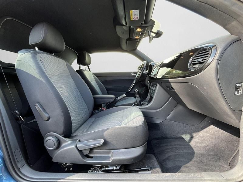 Gebraucht VW Beetle Cabriolet 105 PS (77 kW) 2018 Blau Cabrio