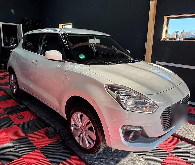 Gebraucht Suzuki Swift 90 PS (66 kW) 2017 Weiß Kleinwagen