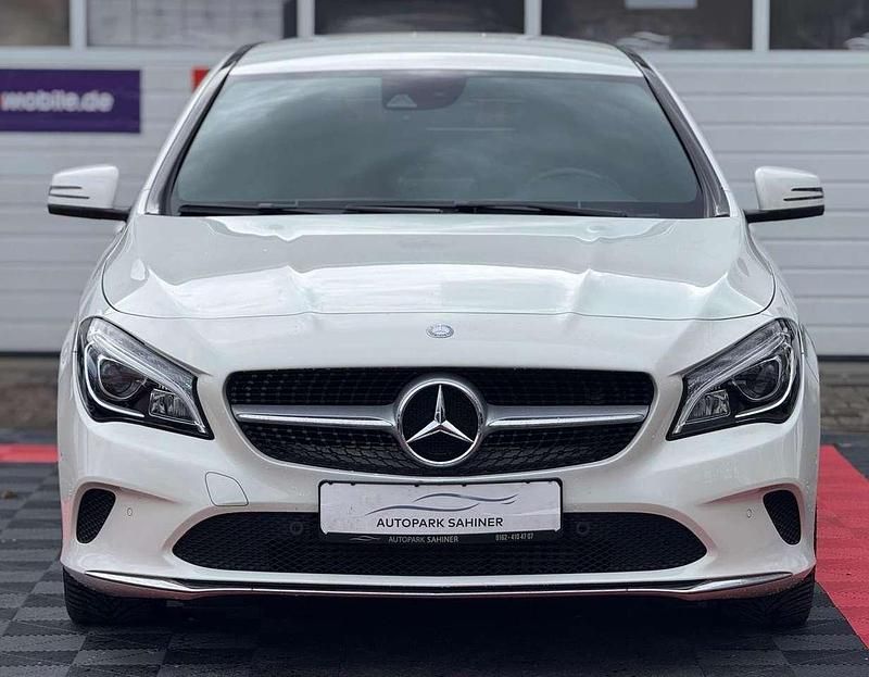 Gebraucht Mercedes CLA220 177 PS (130 kW) 2017 Calcitweiss/zirrusweiss Limousine