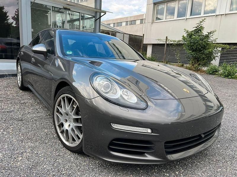 Grau Gebraucht 2015 Porsche Panamera Limousine | 26.990 € (Fairer Preis) - Bild 1/4