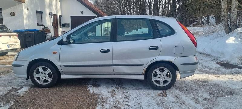 Gebraucht Nissan Almera Tino Acenta+ 116 PS (85 kW) 2005 Silber Van / Kleinbus