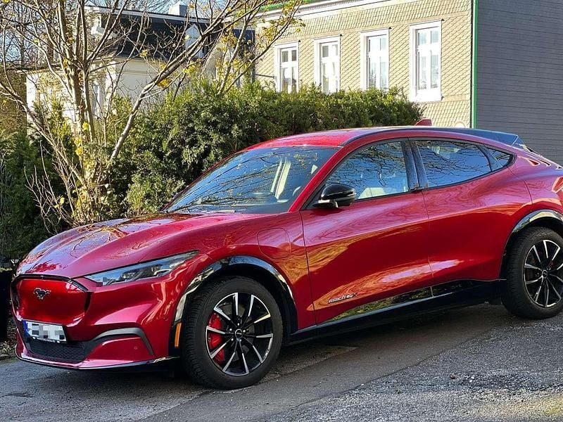 Gebraucht 2022 Ford Mustang Mach-E Premium SUV | 30.945 € (Superpreis) - Bild 1/4