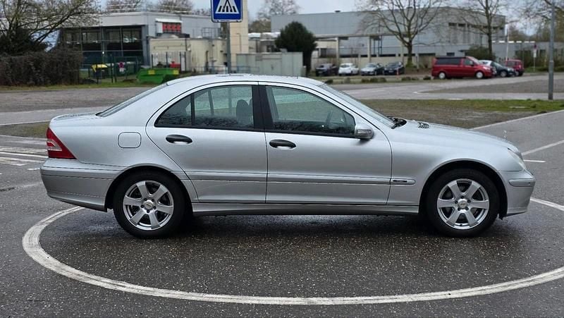 Gebraucht Mercedes C240 170 PS (125 kW) 2004 Silber Limousine