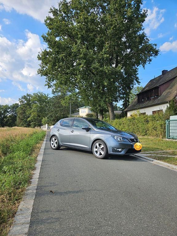 Grau Gebraucht 2015 Seat Ibiza FR Limousine | 3.900 € (Superpreis) - Bild 1/4