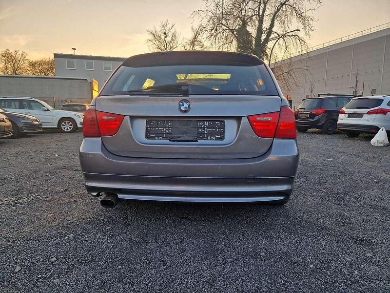 Gebraucht BMW 320 170 PS (125 kW) 2009 Spacegrau metallic Kombi