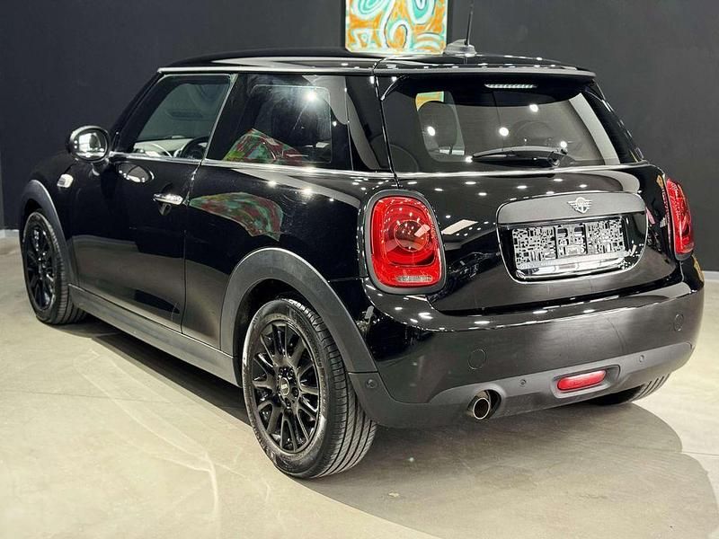 Gebraucht Mini ONE 102 PS (75 kW) 2019 Midnight black metallic Kleinwagen