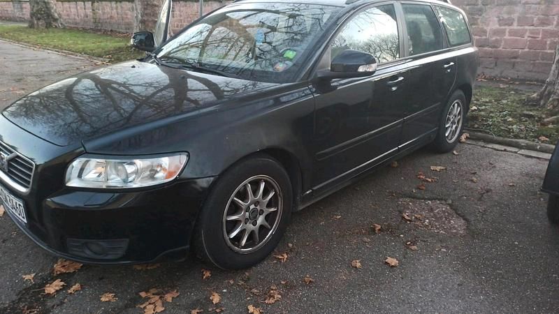 Schwarz Gebraucht 2009 Volvo V50 Kombi | 1.650 € (Guter Preis) - Bild 1/4