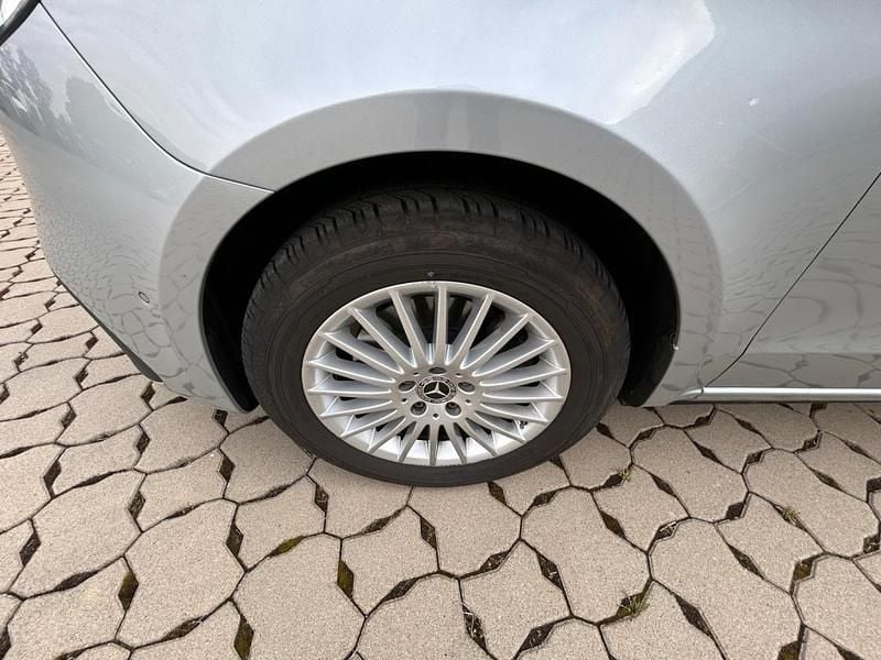 Gebraucht Mercedes V220 Style 163 PS (119 kW) 2025 Hightechsilber metallic Van / Kleinbus