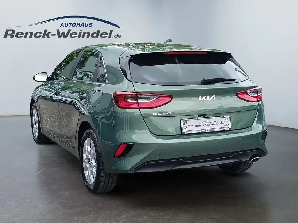 Neu Kia Ceed Vision 140 PS (102 kW) 2025 Grün Kleinwagen