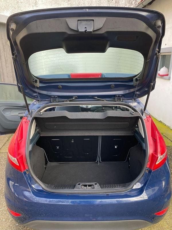 Gebraucht Ford Fiesta Ambiente 60 PS (44 kW) 2010 Blau Limousine