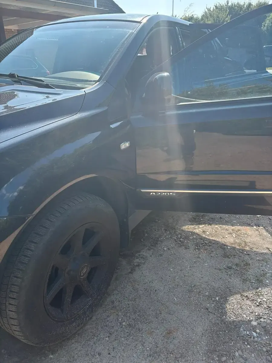Gebraucht SsangYong Actyon 178 PS (130 kW) 2018 Schwarz Limousine