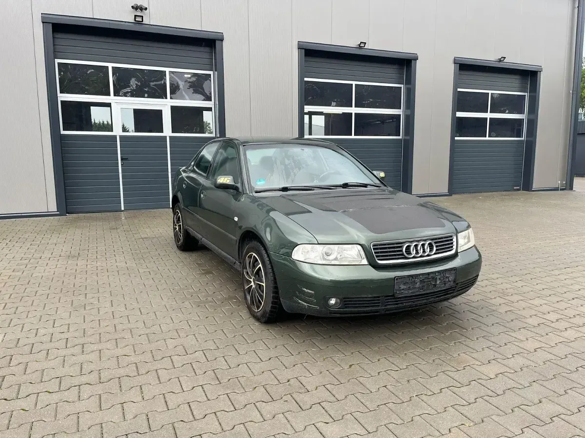Gebraucht Audi A4 102 PS (75 kW) 2001 Grün Limousine