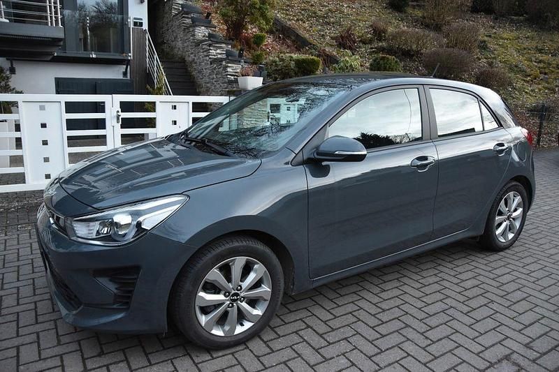 Gebraucht Kia Rio Vision 84 PS (61 kW) 2021 Grau Limousine