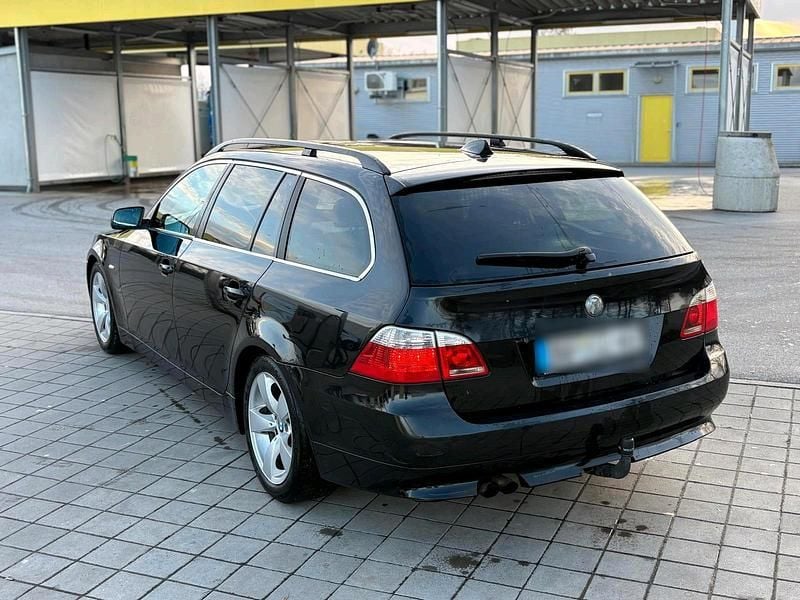 Gebraucht BMW 525 197 PS (144 kW) 2006 Schwarz Kombi