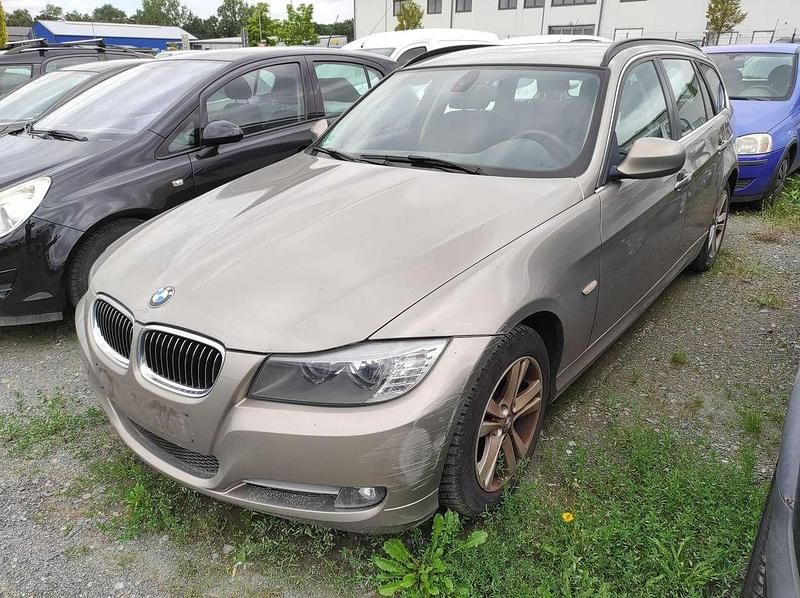 Gold Gebraucht 2011 BMW 318 Kombi | 4.999 € (Guter Preis) - Bild 1/1