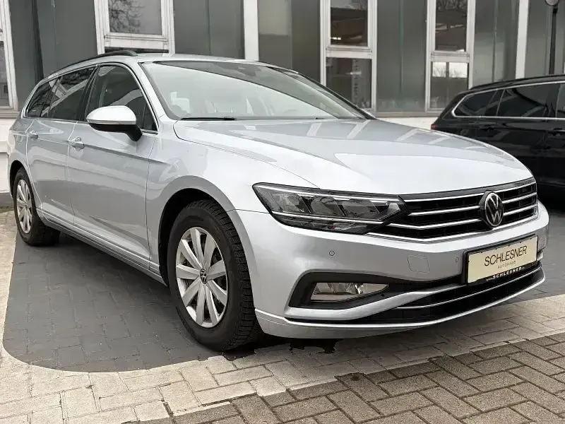 Gebraucht VW Passat Business 150 PS (110 kW) 2022 Scalesilver Kombi