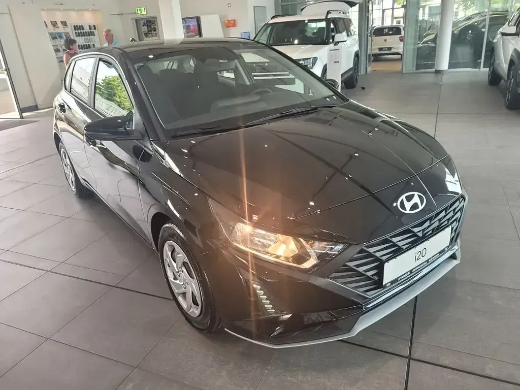 Neu Hyundai i20 Select 101 PS (74 kW) 2025 Phantom black / met Kleinwagen