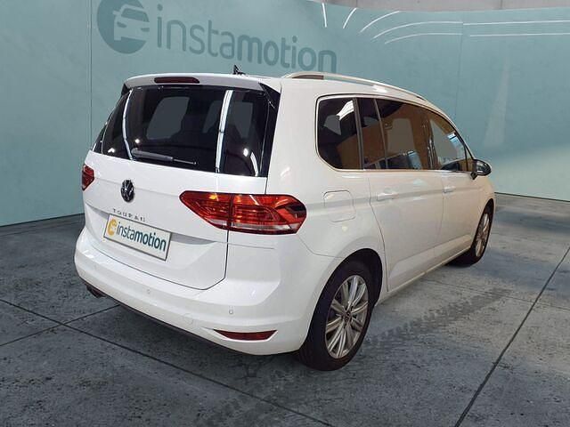 Gebraucht VW Touran Highline 150 PS (110 kW) 2024 Weiß Van / Kleinbus